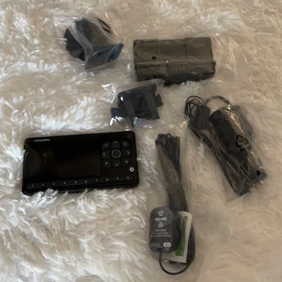 Sirius XM Onyx EZR radio w vehicle kit new w/o box requires Sirius subscription - Picture 3 of 7